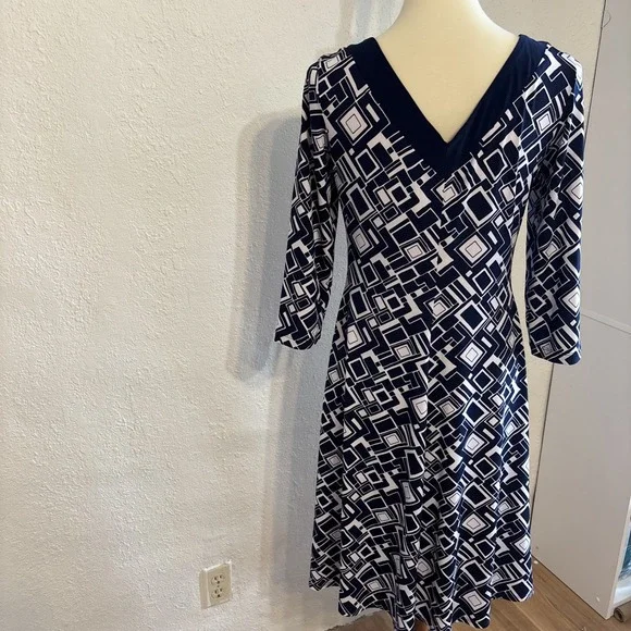 SCARLETT Women Size 10 Multicolor V Neck 3/4 Sleeve A Line Dress Stretchy Navy - Picture 3 of 5